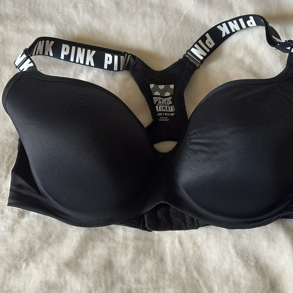 Victoria’s Secret Pink
Push-up razor back bra.